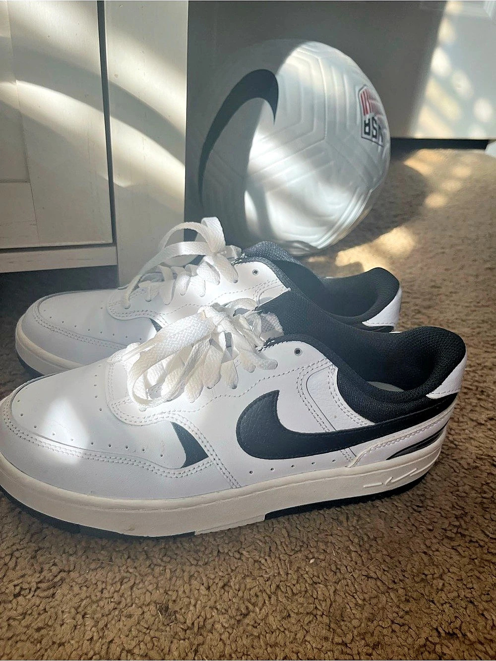 Nike Gamma Force White Black Sneakers Like New
